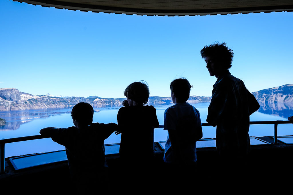 kids looking at Crater Lake